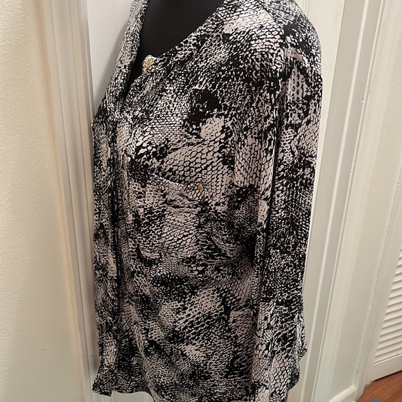 Dana Buchman snakeskin print blouse - Picture 3 of 8